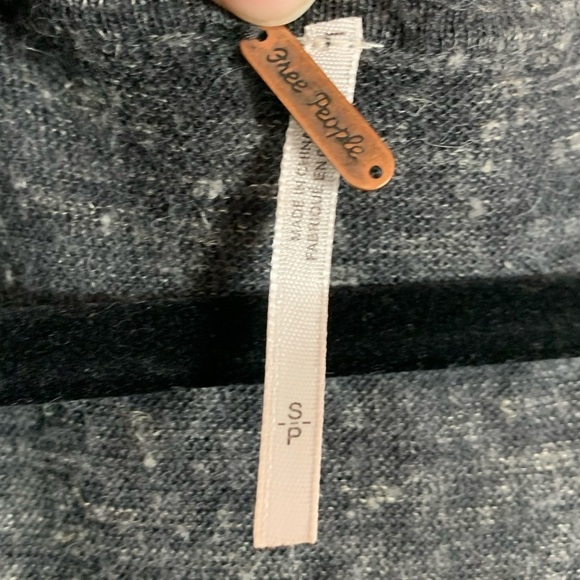 Free People Women’s Grey Long Duster  Cardigan Size Small Boho Oversized Raw Hem - Picture 6 of 16